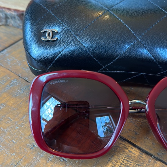 Chanel sun glasses - Picture 3 of 6